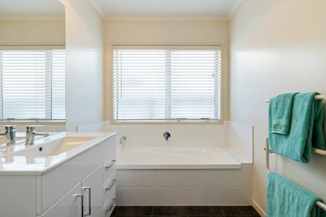 Photo of property in 9a Dover Road, St Andrews, Hamilton, 3200