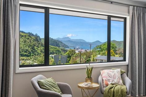 Photo of property in 6 West Terrace, Picton, 7220