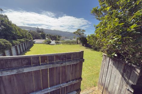 Photo of property in 41 Raroa Terrace, Tawa, Wellington, 5028