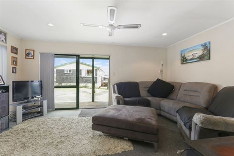 Photo of property in 256 Triangle Road, Massey, Auckland, 0614