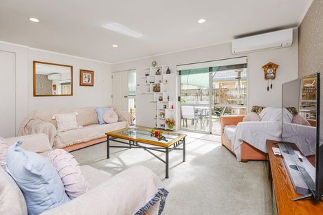 Photo of property in 15 Sheriff Place, Randwick Park, Auckland, 2105