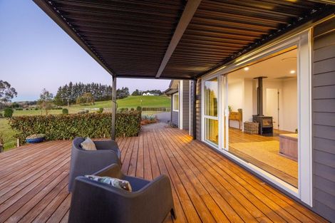 Photo of property in 372 Maharakeke Road, Waipukurau, 4281