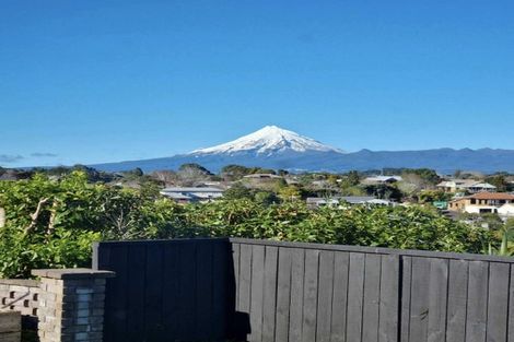 Photo of property in 13 Tamati Place, Merrilands, New Plymouth, 4312