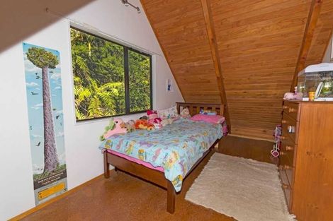 Photo of property in 789a Scenic Drive, Henderson Valley, Auckland, 0612