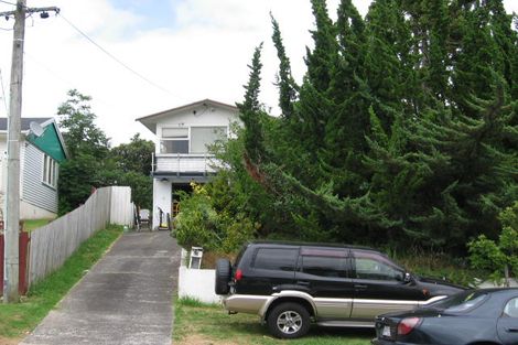 Photo of property in 16 Lauderdale Road, Birkdale, Auckland, 0626