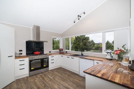 Photo of property in 6 Kapiti Place, Awapuni, Palmerston North, 4412