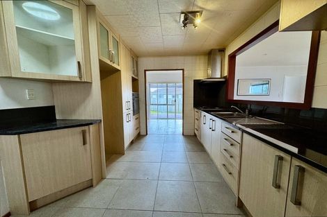 Photo of property in 49 Rosewarne Crescent, Glendene, Auckland, 0602