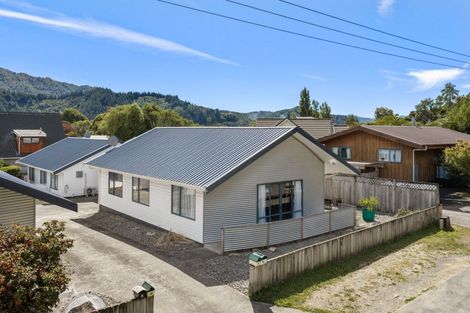 Photo of property in 3a Heather Place, Picton, 7220