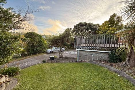 Photo of property in 17 Rakeiora Grove, Korokoro, Lower Hutt, 5012