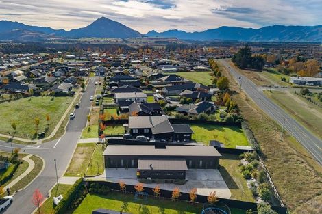 Photo of property in 19 Kingfisher Crescent, Albert Town, Wanaka, 9305