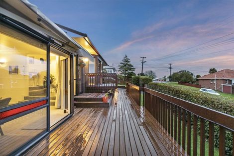 Photo of property in 1a Eastglen Road, Glen Eden, Auckland, 0602