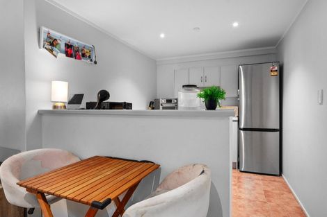 Photo of property in 13a/30 Westward Ho, Glen Eden, Auckland, 0602