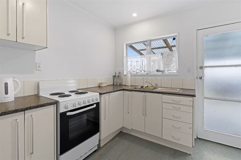 Photo of property in 6 Chisholm Place, Mangere East, Auckland, 2024