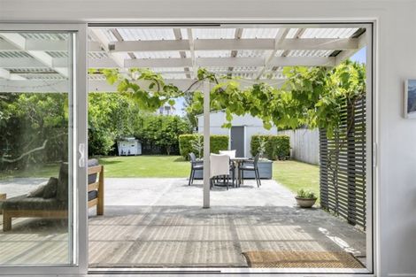 Photo of property in 53 Beach Road, Te Atatu Peninsula, Auckland, 0610