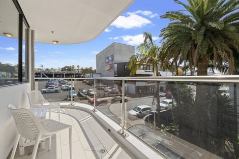 Photo of property in 2a/171 Hurstmere Road, Takapuna, Auckland, 0622