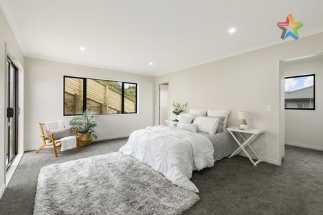 Photo of property in 6 Poto Road, Normandale, Lower Hutt, 5010