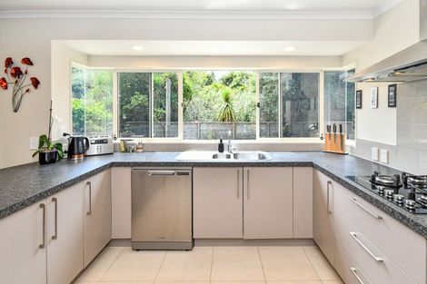Photo of property in 5 Nita Place, The Gardens, Auckland, 2105
