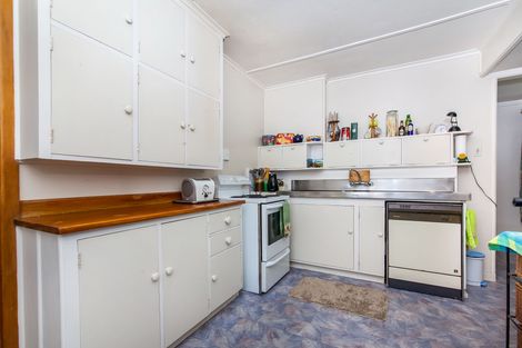 Photo of property in 14 Binsted Road, New Lynn, Auckland, 0600