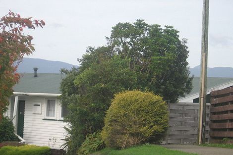 Photo of property in 16 Cherry Blossom Grove, Maungaraki, Lower Hutt, 5010