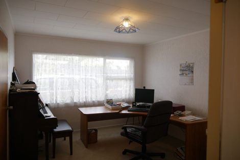 Photo of property in 6 Birdie Place, Red Beach, 0932