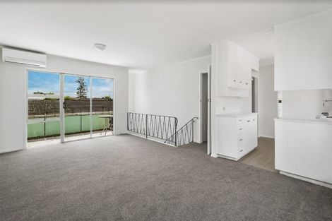 Photo of property in 3/120 Titirangi Road, New Lynn, Auckland, 0600