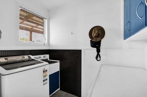 Photo of property in 18 Saxton Road, Upper Vogeltown, New Plymouth, 4310