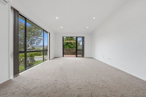 Photo of property in 2 Spring Valley Place, Oteha, Auckland, 0632