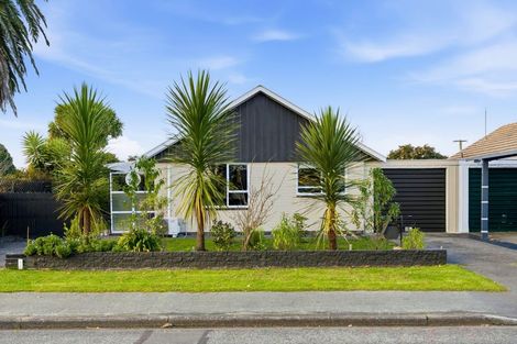 Photo of property in 2/2 Lomax Place, Islington, Christchurch, 8042