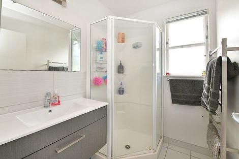 Photo of property in 1/5 September Place, Forrest Hill, Auckland, 0620