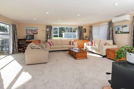 Photo of property in 69 Lewisham Street, Highland Park, Auckland, 2010