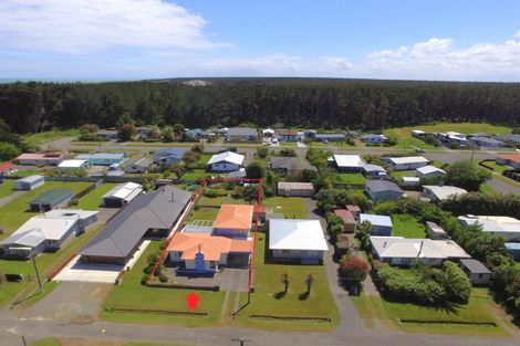 Photo of property in 7 Hennessy Street East, Foxton Beach, Foxton, 4815