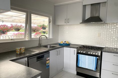 Photo of property in 24 Waverley Avenue, Glenfield, Auckland, 0629