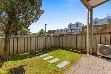 Photo of property in 1/8 Carolina Place, Albany, Auckland, 0632