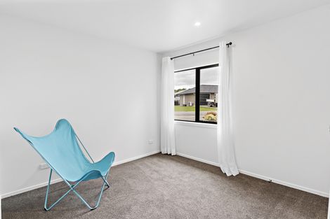 Photo of property in 17 Tarata Grove, Lansdowne, Masterton, 5810