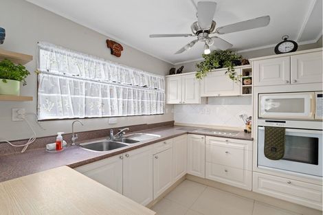 Photo of property in 1/2c Sunnynook Road, Sunnynook, Auckland, 0620