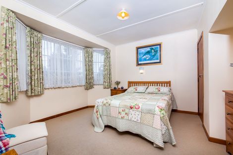 Photo of property in 14 Binsted Road, New Lynn, Auckland, 0600