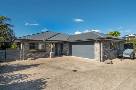 Photo of property in 13 Parkland Rise, Omokoroa, 3114