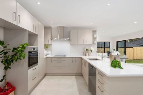 Photo of property in 7 Blatina Drive, Kumeu, 0810