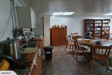 Photo of property in 1 Kent Crescent, Awapuni, Palmerston North, 4412