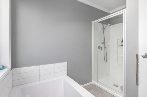 Photo of property in 2 Roundhouse Close, Whitby, Porirua, 5024