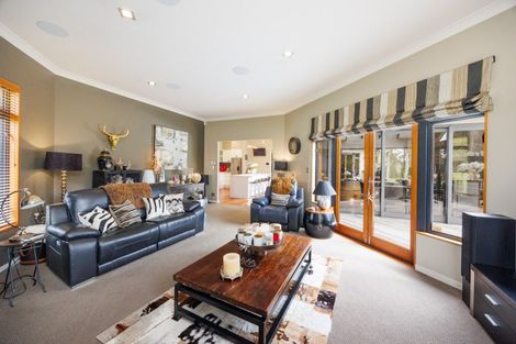 Photo of property in 7 Titirangi Drive, Fitzherbert, Palmerston North, 4471