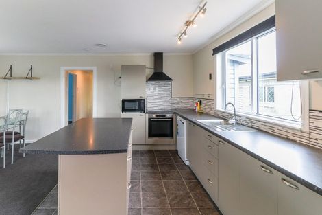 Photo of property in 30 Kilmarnock Street, Wallacetown, 9816