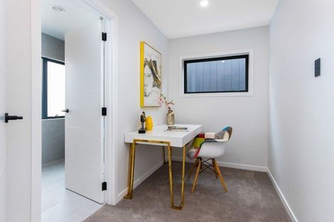 Photo of property in 25 Taipahitini Road, Rosehill, 2113