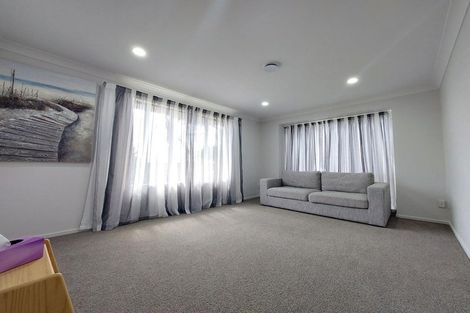 Photo of property in 4/57 Whitford Road, Botany Downs, Auckland, 2014