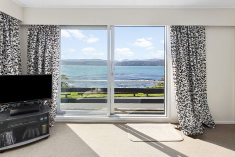 Photo of property in 271 Karaka Bay Road, Karaka Bays, Wellington, 6022