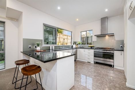 Photo of property in 17 Midhurst Avenue, Henderson, Auckland, 0612