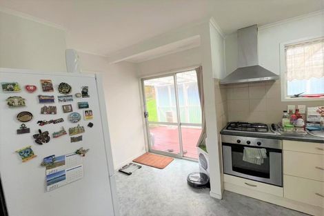 Photo of property in 90 Oreil Avenue, West Harbour, Auckland, 0618