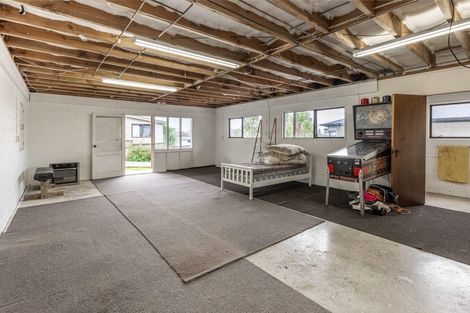 Photo of property in 176 Sturges Road, Henderson, Auckland, 0612
