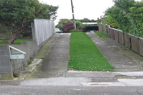 Photo of property in 11 Diane Grove, Paparangi, Wellington, 6037