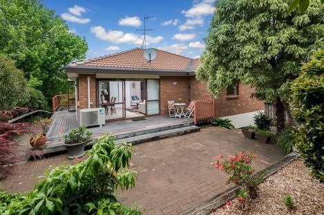 Photo of property in 2/24 Parkhill Road, Mellons Bay, Auckland, 2014